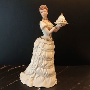 Lenox Ivory Classic Figurine, "Made For The Holidays", 2008 Limited Edition